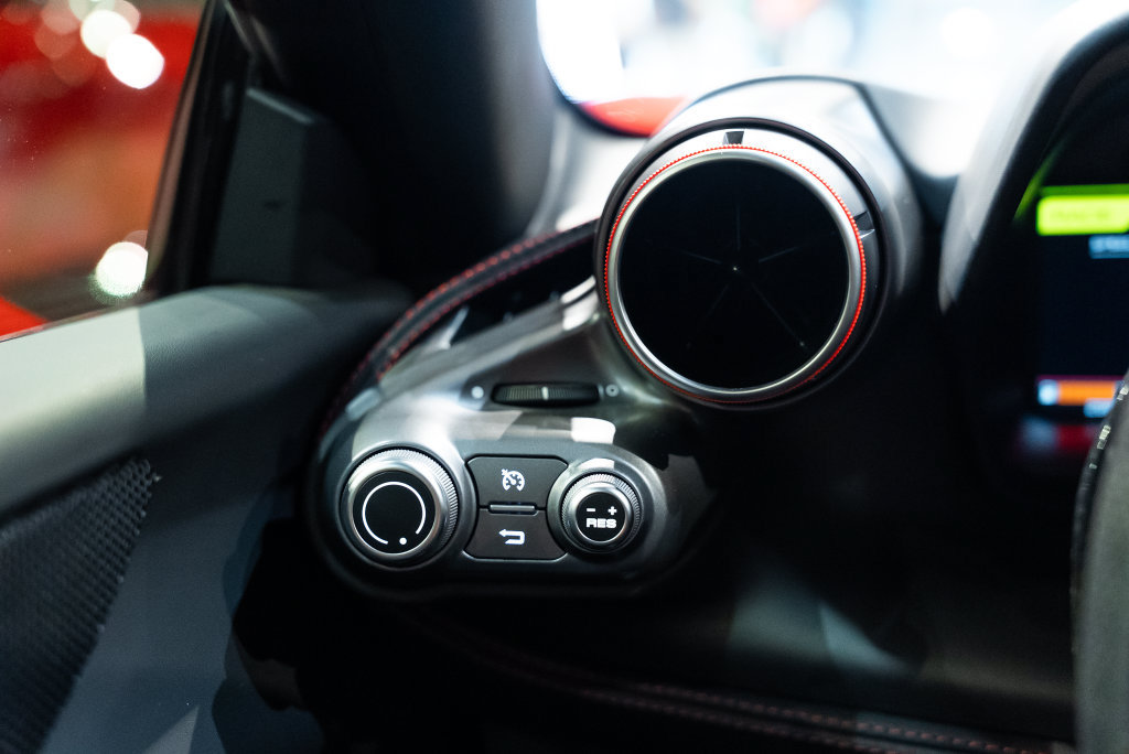 Certified 2021 Ferrari F8 Tributo RWD image 32