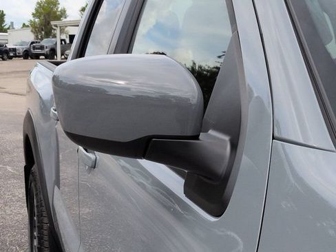 Used 2025 Nissan Frontier PRO-4X AWD/4WD image 11