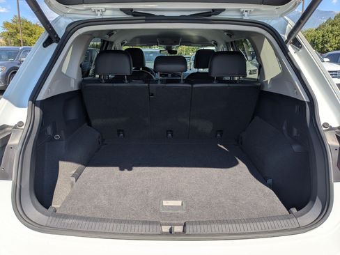 Used 2024 Volkswagen Tiguan SE AWD/4WD image 30
