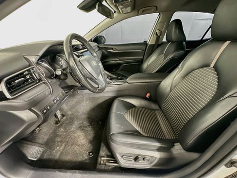 Used 2020 Toyota Camry SE FWD image 13