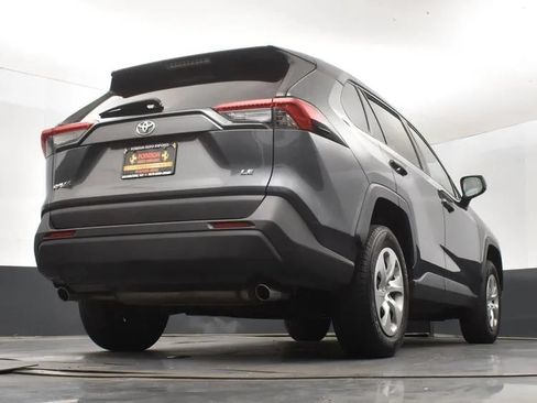 Used 2020 Toyota RAV4 LE FWD image 13