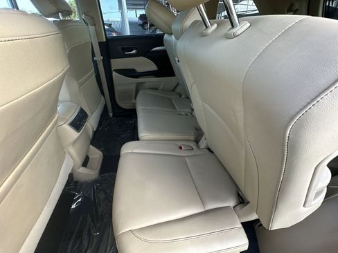 Used 2016 Toyota Highlander XLE image 26