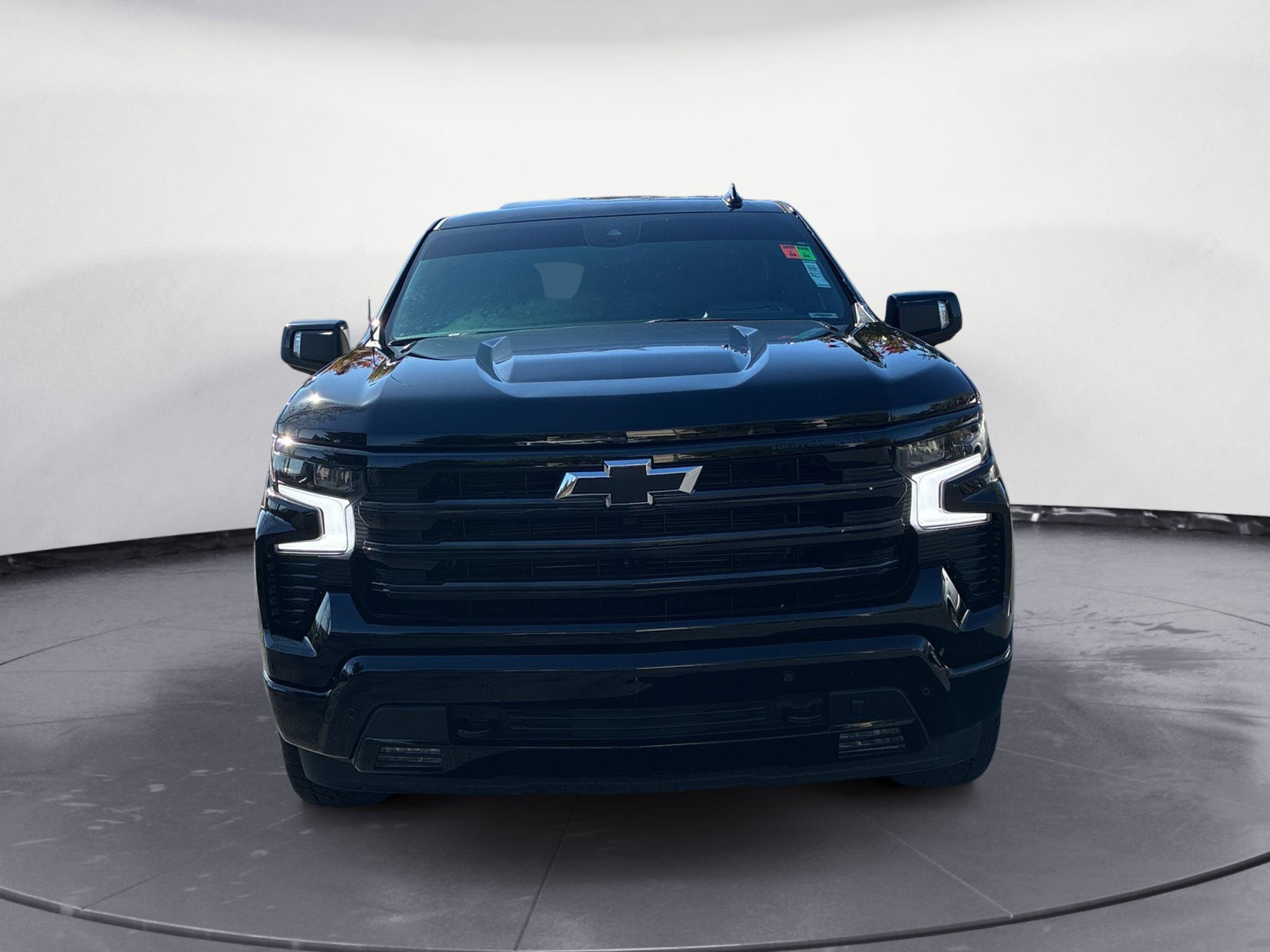 Used 2024 Chevrolet Silverado 1500 High Country w/ Midnight Edition AWD/4WD image 2