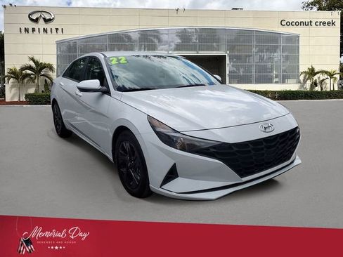Used 2022 Hyundai Elantra SEL w/ Cargo Package FWD image 1