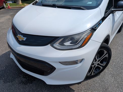 Used 2019 Chevrolet Bolt Premier w/ Infotainment Package FWD image 13