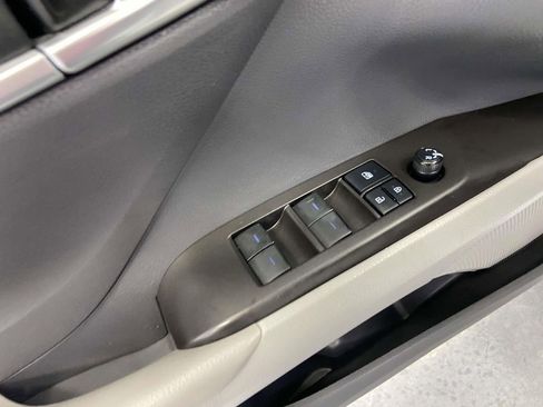 Used 2022 Toyota Camry SE w/ Convenience Package image 16