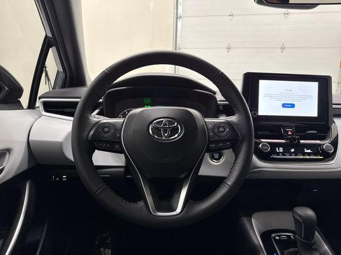 Used 2024 Toyota Corolla SE w/ SE Convenience Package FWD image 17
