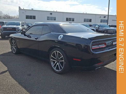Used 2023 Dodge Challenger R/T RWD image 4