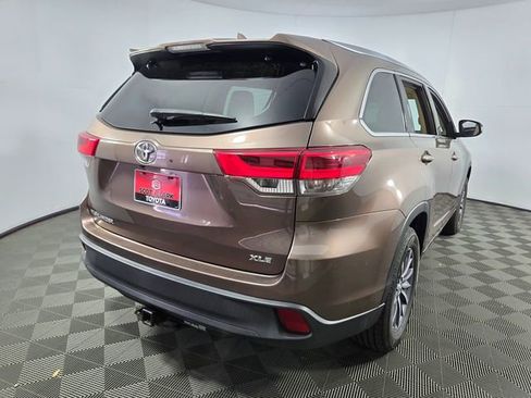 Used 2018 Toyota Highlander XLE image 8