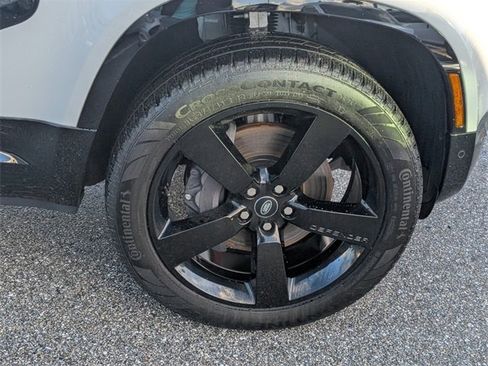 Used 2024 Land Rover Defender 110 X-Dynamic SE image 18