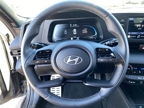 Certified 2025 Hyundai Elantra Sport image 25