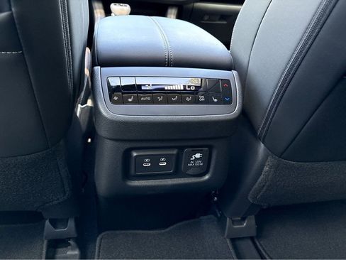 New 2026 Nissan Pathfinder Platinum w/ Accent Package FWD image 24