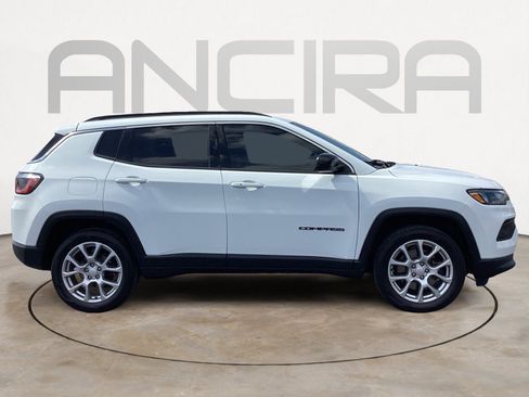 Used 2023 Jeep Compass Latitude AWD/4WD image 15