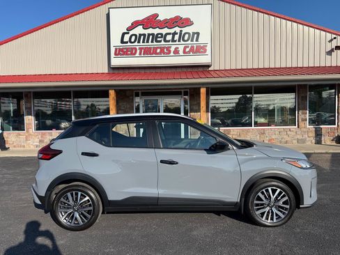 Used 2024 Nissan Kicks SV FWD image 3