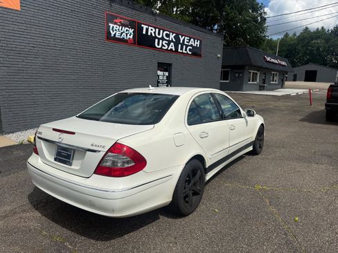 Used 2009 Mercedes-Benz E 350 4MATIC Sedan image 7