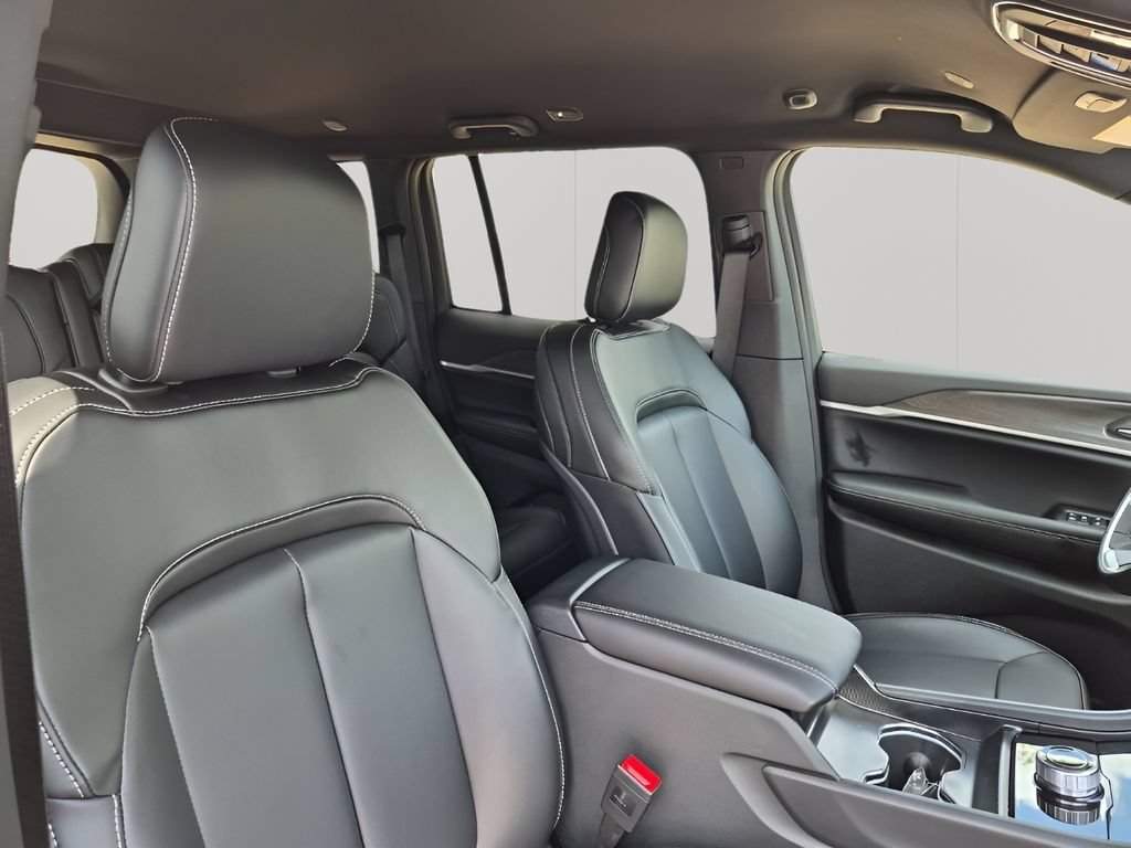 New 2026 Jeep Grand Cherokee Limited RWD image 15