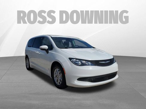 Used 2023 Chrysler Voyager LX FWD image 3