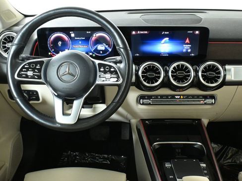 Certified 2022 Mercedes-Benz GLB 250 4MATIC image 17