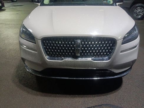 Used 2021 Lincoln Corsair AWD w/ Premium Package image 3