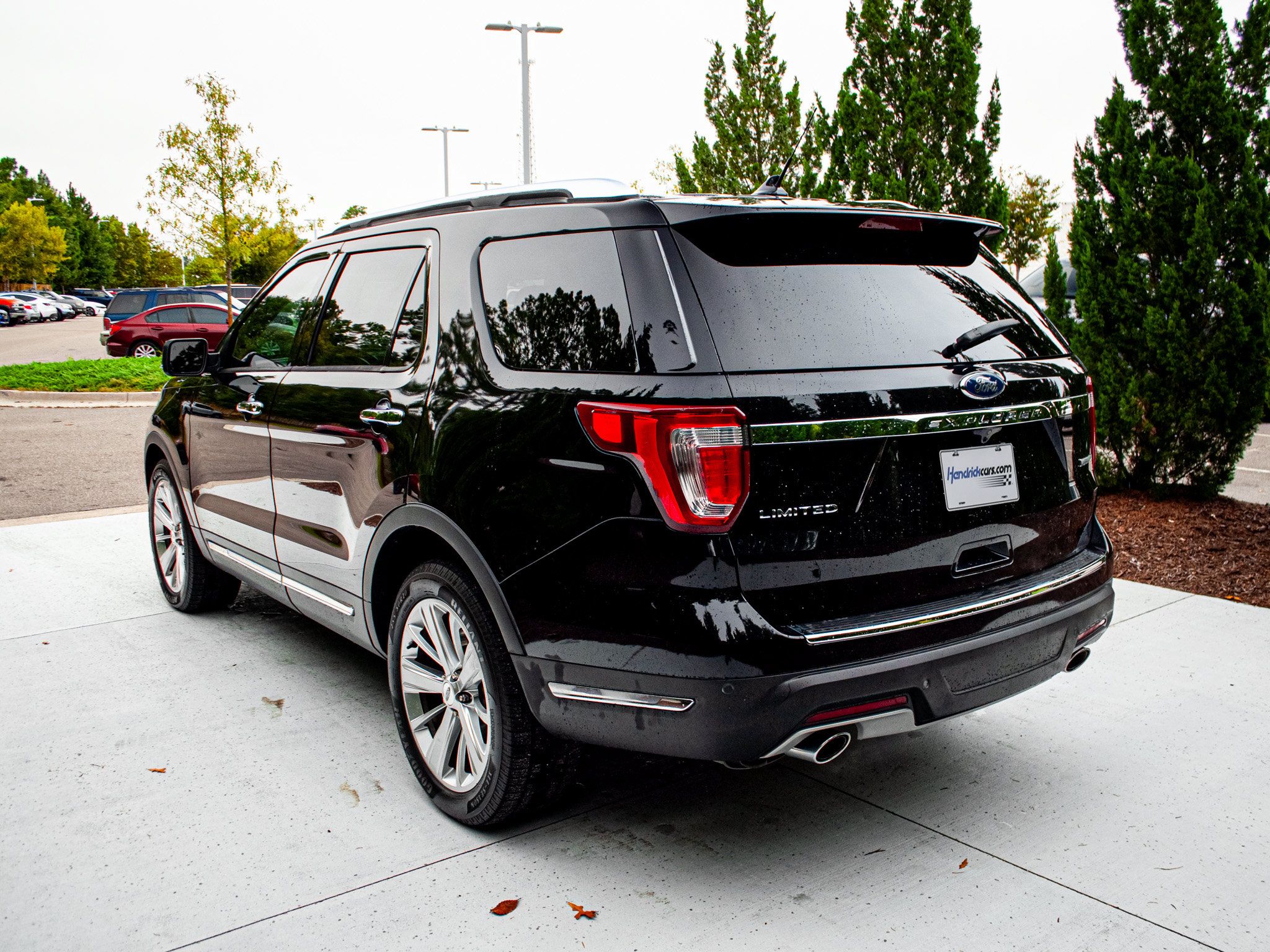 Used 2019 Ford Explorer Limited w/ Ford Safe & Smart Package FWD image 9