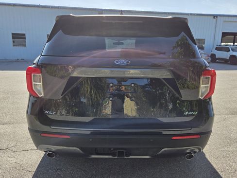 Used 2023 Ford Explorer XLT w/ Equipment Group 202A AWD/4WD image 4