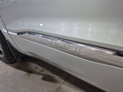 Used 2019 GMC Acadia Denali w/ Technology Package AWD/4WD image 33