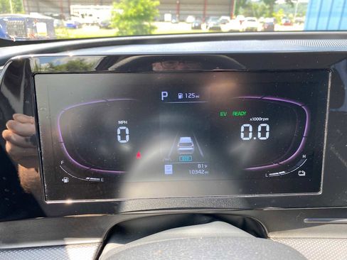 Used 2023 Kia Sportage LX image 17