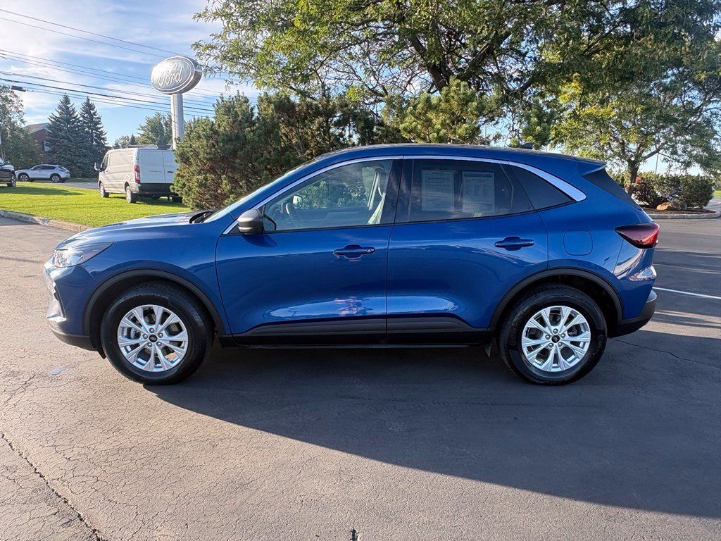 Used 2023 Ford Escape Active AWD/4WD image 2