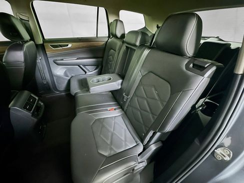 Used 2024 Volkswagen Atlas SE w/ Panoramic Sunroof Package FWD image 29