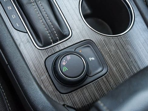 Used 2018 GMC Acadia SLT FWD image 21