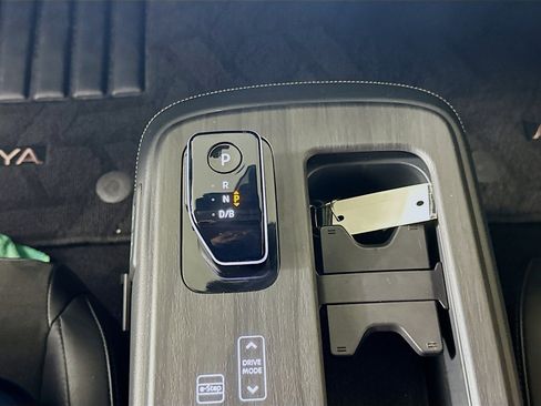 Used 2024 Nissan Ariya FWD image 24