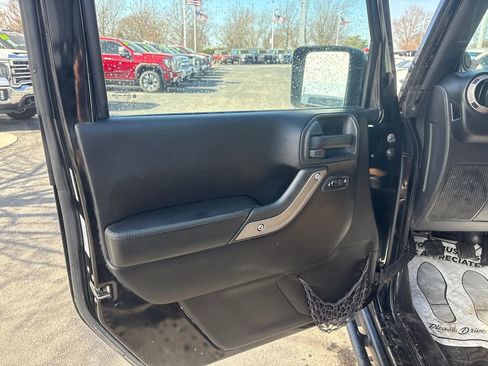 Used 2013 Jeep Wrangler Unlimited Sahara image 16