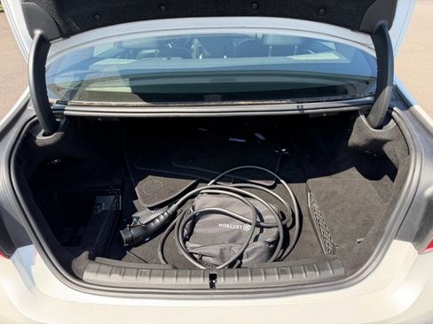 Used 2019 BMW 530e RWD image 11
