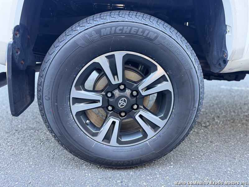 Used 2016 Toyota Tacoma TRD Sport AWD/4WD image 16