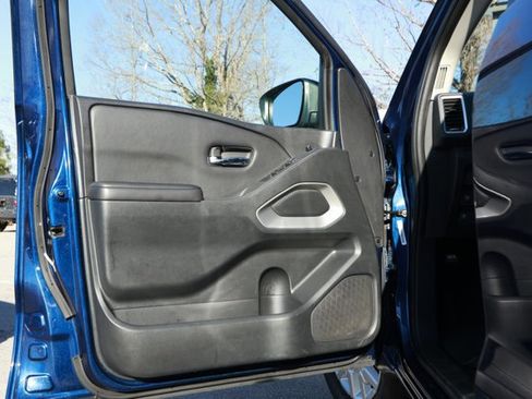 Used 2023 Nissan Frontier SV image 35