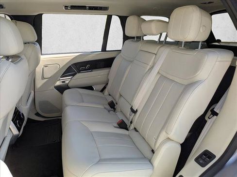 Used 2025 Land Rover Range Rover Long Wheelbase SE AWD/4WD image 19