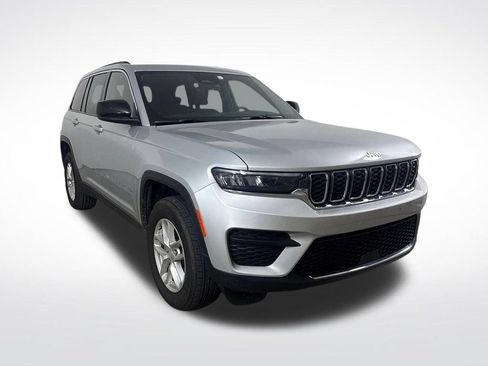 Used 2025 Jeep Grand Cherokee Laredo X w/ Luxury Tech Group I RWD image 1