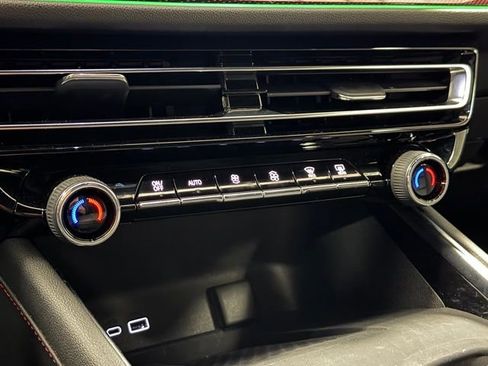 Used 2024 Chevrolet Traverse RS image 22