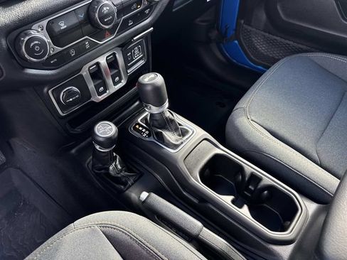 Used 2025 Jeep Wrangler Sport image 28