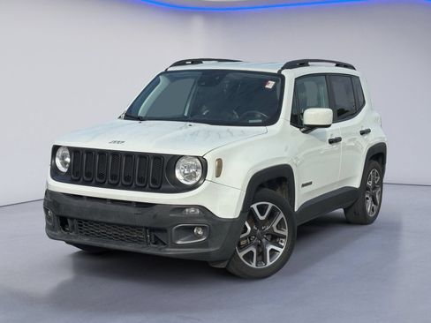 Used 2018 Jeep Renegade Latitude w/ Advanced Technology Group FWD image 2