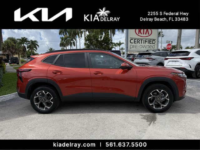 Used 2024 Chevrolet Trax LT FWD image 2