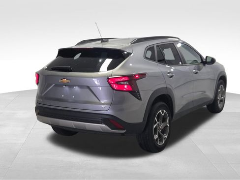 Used 2025 Chevrolet Trax LT w/ LT Convenience Package FWD image 25