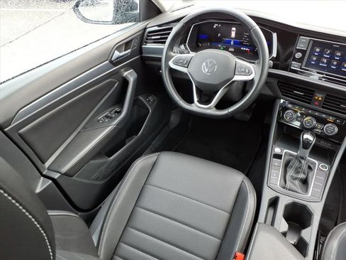 Used 2023 Volkswagen Jetta SE w/ Panoramic Sunroof Package image 12