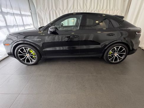 Certified 2025 Porsche Cayenne E-Hybrid Coupe AWD/4WD image 2
