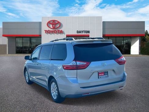 Used 2017 Toyota Sienna XLE w/ XLE Navigation Package FWD image 4