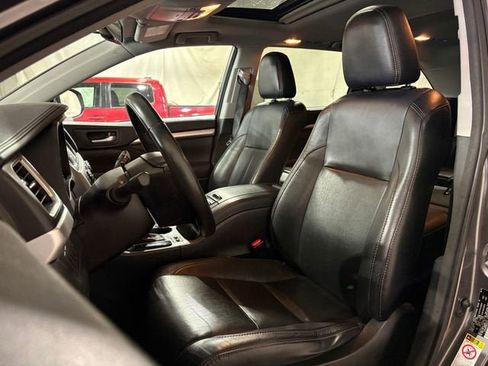Used 2016 Toyota Highlander XLE image 5
