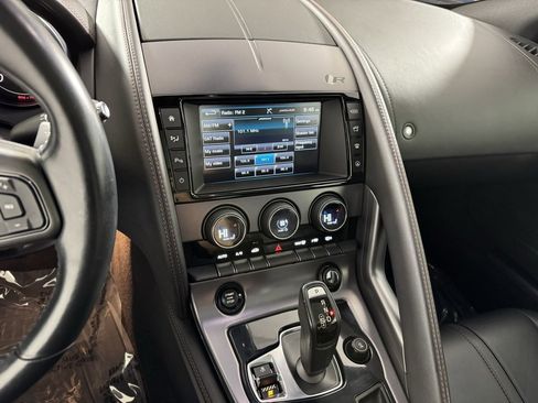 Used 2017 Jaguar F-TYPE R image 23