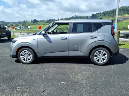 Certified 2023 Kia Soul LX FWD image 6