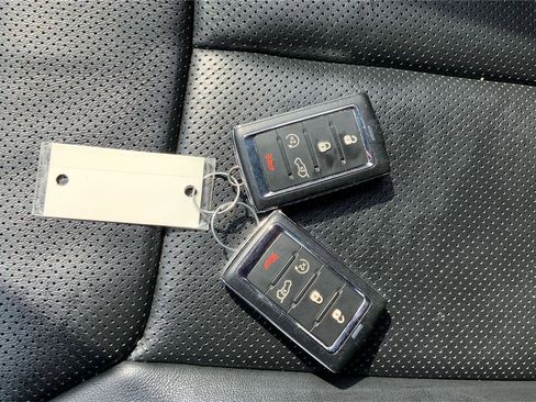 Used 2023 Jeep Grand Cherokee Limited w/ Luxury Tech Group II AWD/4WD image 38