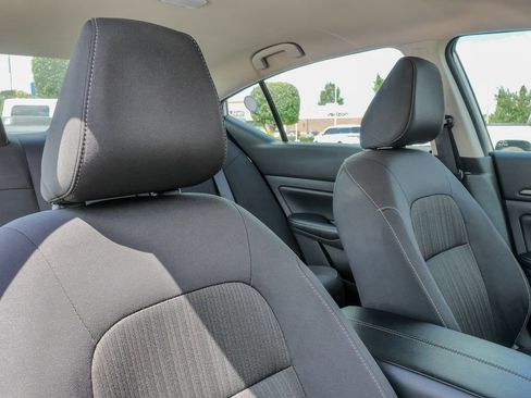 Used 2025 Nissan Altima 2.5 SV FWD image 12